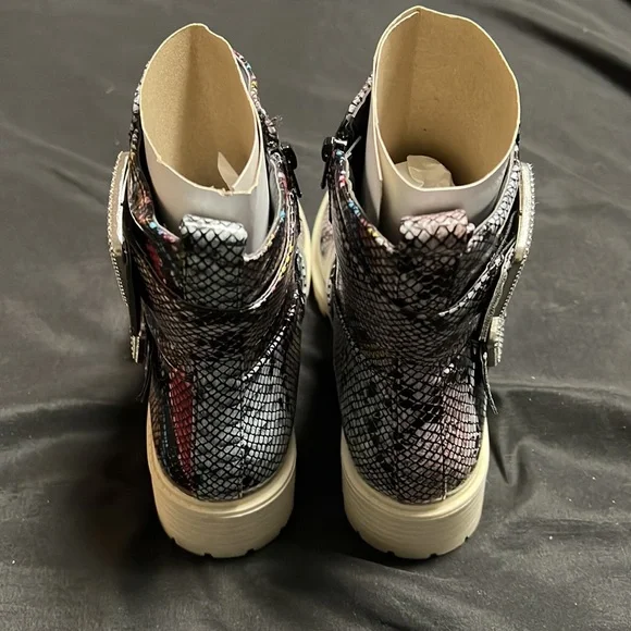 Over ankle high boots - Picture 3 of 7